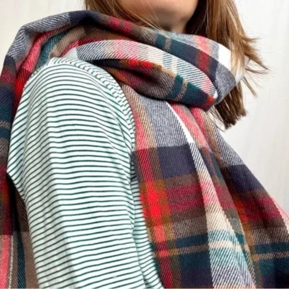 EUC J Crew Cabincore Juniper White Plaid Scarf - Picture 5 of 15